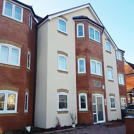 Ybc Court, Aldershot Appartement Buitenkant foto