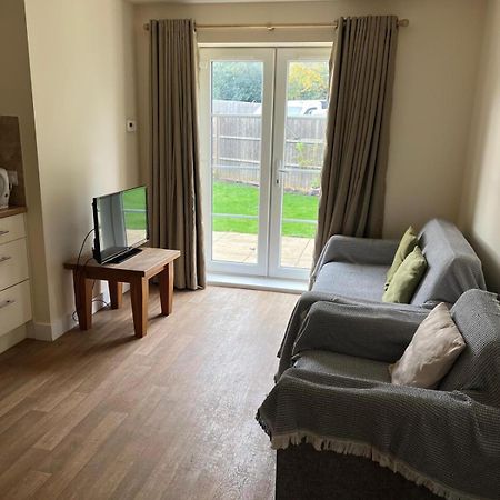 Ybc Court, Aldershot Appartement Buitenkant foto