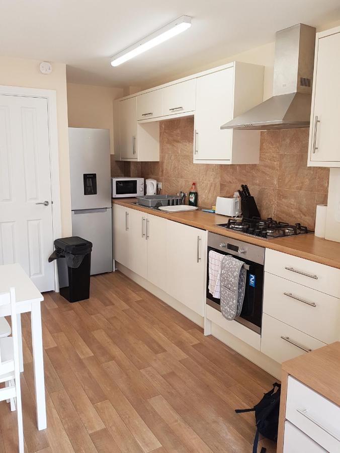 Ybc Court, Aldershot Appartement Buitenkant foto