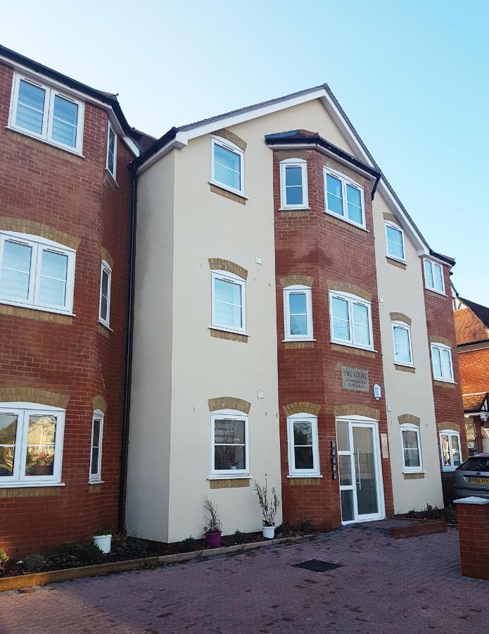 Ybc Court, Aldershot Appartement Buitenkant foto