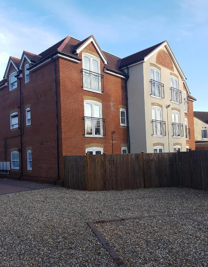 Ybc Court, Aldershot Appartement Buitenkant foto
