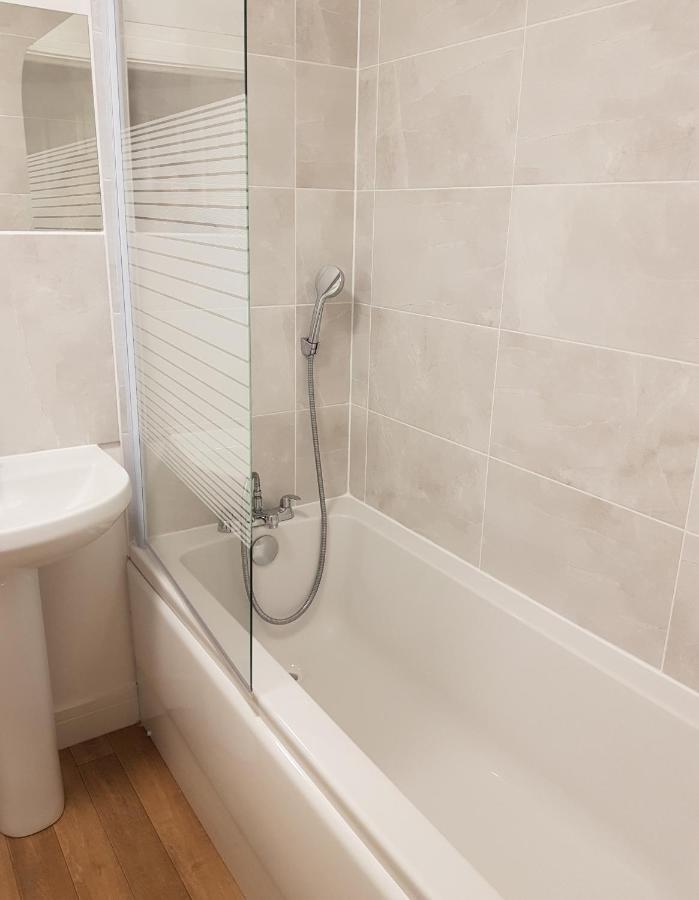 Ybc Court, Aldershot Appartement Buitenkant foto