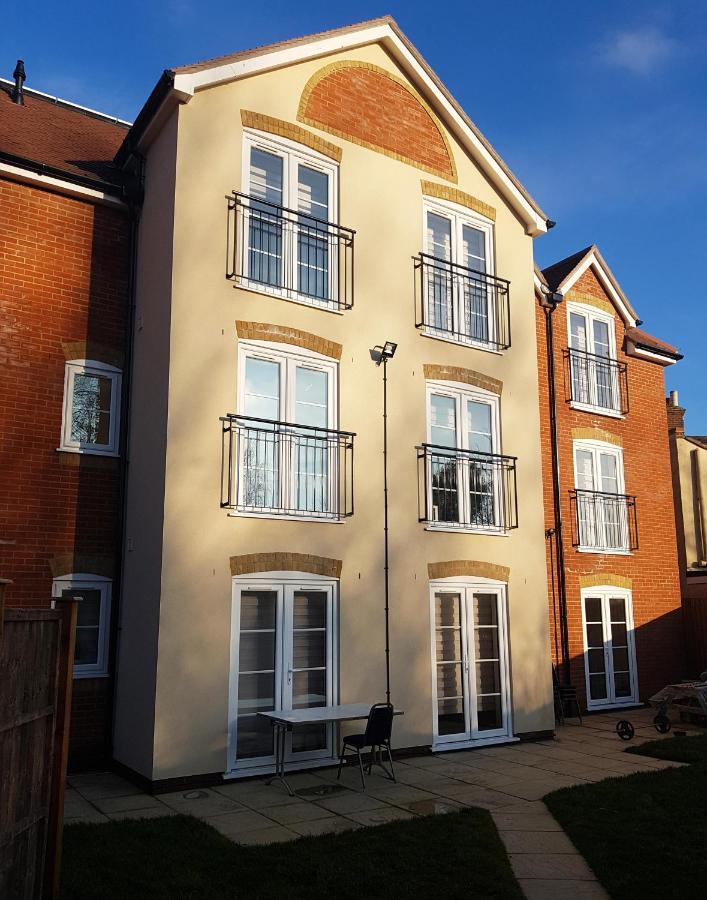 Ybc Court, Aldershot Appartement Buitenkant foto