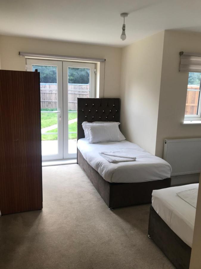 Ybc Court, Aldershot Appartement Buitenkant foto