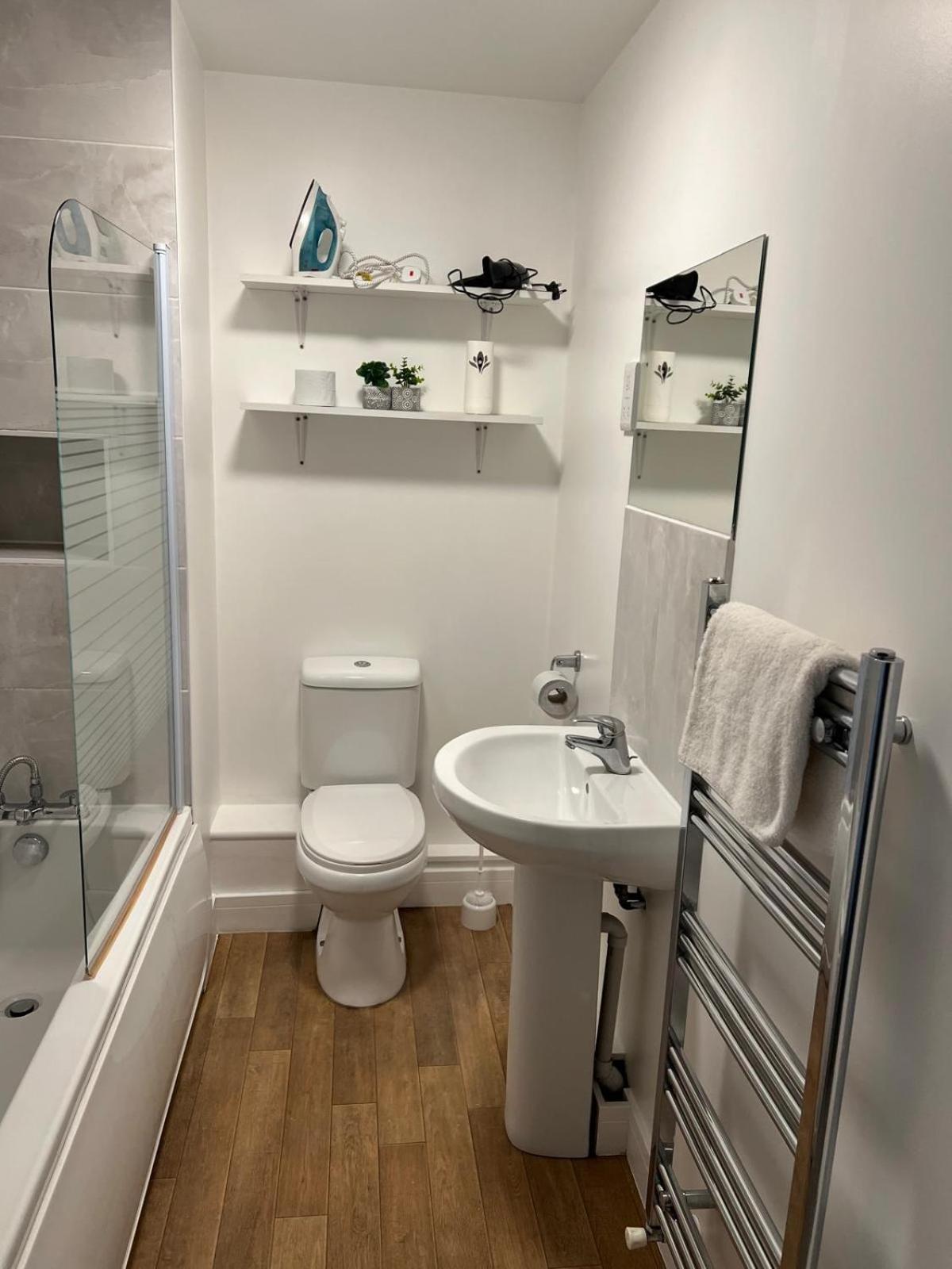 Ybc Court, Aldershot Appartement Buitenkant foto